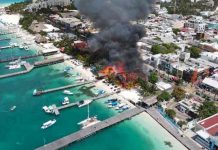 mexico, isla mujeres, incendio, comercio,