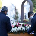 Aíslan municipio italiano luego que personas asistieran a un funeral italia