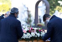 Aíslan municipio italiano luego que personas asistieran a un funeral italia