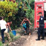 Jalapa: Bomberos brindan atención con el vital líquido a familias de la comunidad El Coyol nicaragua