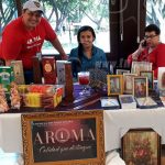 Pequeños negocios participan en muestra empresarial en el parque Amistad Japón