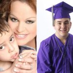 Hijo de Jenni Rivera publica foto de su mamá portando rifles AK-47 y enciende polémica estados unidos