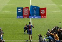 Mina presentado por Barsa: pisa el Camp Nou descalzo