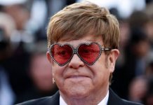 Elton John suspende su concierto y reveló que tiene neumonía musica
