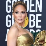 Se le levanta la falda y así exhibe su retaguardia JLo estados unidos