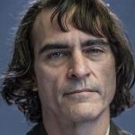 Conductora de televisión se burla del labio de Joaquin Phoenix cine