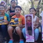 Niños y niñas contentas en Nandaime al recibir su juguete nicaragua