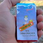 Mujer come fuegos artificiales por golosinas, termina con graves quemaduras reino unido