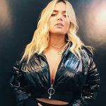 Tildan de «doble moral» a Karol G por foto desnuda en la cama con Anuel AA colombia