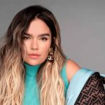 Critican a Karol G por comparar las razas con los colores de su perro karol g