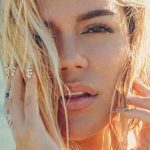 El bikini multicolor de Karol G enciende las redes sociales colombia