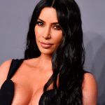 Kim Kardashian muestra como avanza la rara enfermedad en su piel kim kardashian