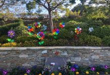 Fanáticos de Kobe Bryant le rinden tributo en una tumba falsa estados unidos