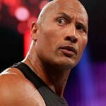 Insólito: «La Roca» arranca el portón de su casa con sus propias manos la roca