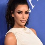 Critican a Kim Kardashian por maquillar a su hija con labial rojo estados unidos