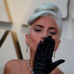 Lady Gaga llegó a los Óscar con un collar valorado en millones lady gaga