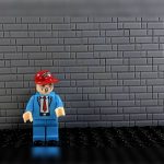 Lanzan un kit de ladrillos de juguete para construir un muro con una figurita de Trump estados unidos