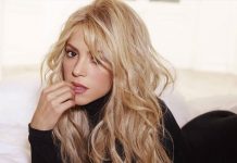 Shakira deja ver su derrier al lucir leggins trasparentes en concierto colombiana