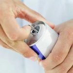 Las bebidas energizantes le están «comiendo» la lengua a un joven asia