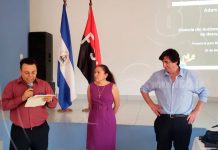 Adam Feinstein compartió con madres de niños autistas