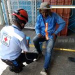 Motociclista se pasa llevando a joven que barría una calle de Managua (VIDEO) nicaragua