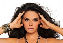 ¡De impacto! Livia Brito se quita el brasier en la playa mexico
