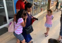 Gritos y llantos de niños durante arresto masivo en Mississippi (videos)