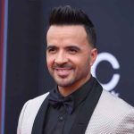 Fundación de Luis Fonsi entrega mascarillas en Puerto Rico musica