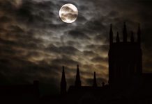 Así se vio la «Superluna de gusano» en el mundo mundo