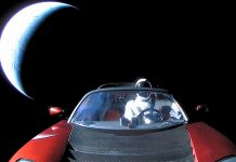 Se puede predecir el destino del auto Tesla enviado al espacio tesla roadster rojo