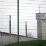 Macron anuncia reforma de prisiones ante protestas en Francia