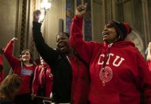 Maestros se van a huelga indefinida en Chicago, EE.UU. estados unidos