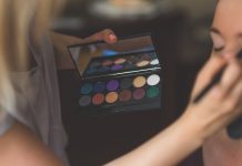 Se viraliza la foto policial de una joven y la Red le pide tutoriales de maquillaje estados unidos