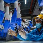 Malasia cierra 28 fábricas del mayor fabricante mundial de guantes malasia