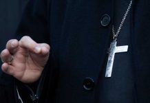 Arrestan a curas tradicionalistas en Francia por maltrato de menores francia