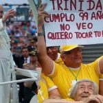 El gesto del papa Francisco con una anciana invidente que lo conmovió