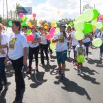 Colorida Marcha de Globos contra el cáncer infantil