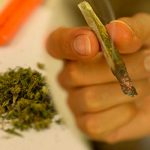Empresa paga $3 mil al mes por fumar marihuana catador