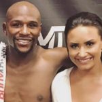 Floyd Mayweather bailando en el concierto de Demi Lovato conor