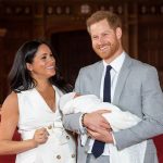 El mensaje oculto del vestido de Meghan al presentar a su hijo inglaterra