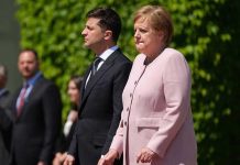 Angela Merkel temblorosa durante acto oficial con Zelenski alemania