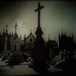 Mexicanos graban a supuesta niña fantasma en un cementerio mexico