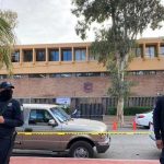 Detienen al abuelo del niño que disparó y dejó dos muertos en México detenido