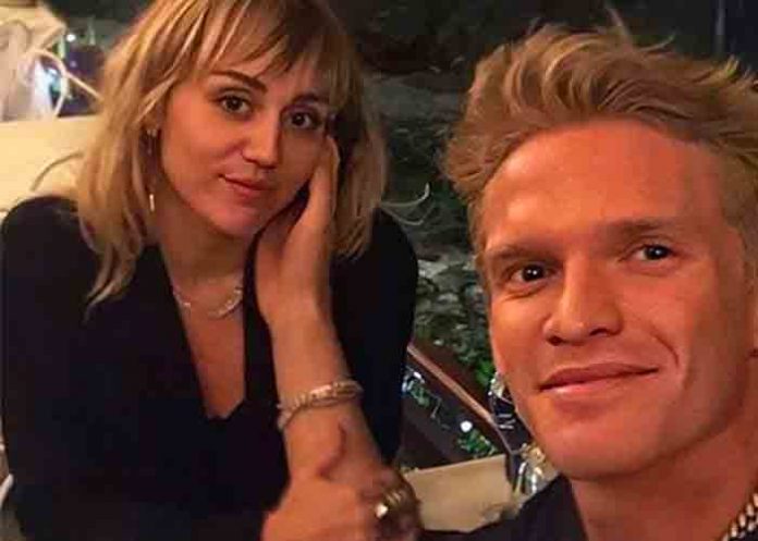 miley-cyrus-cody-simpson liam hemsworth