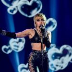 Captan a Miley Cyrus rompiendo la sobriedad miley cyrus