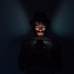Aprende cómo activar el modo oscuro en Instagram y en WhatsApp tecnologia