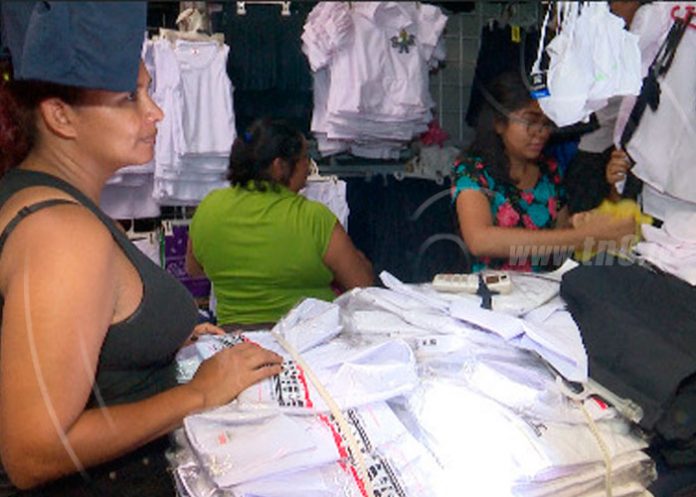 utiles y uniformes escolares