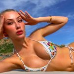 Modelo manda «nudes» a cambio de donaciones para Australia australia