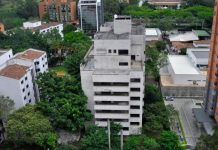 Demuelen edificio emblema de Pablo Escobar para construir un parque monaco