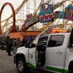 México: Captan momento en el que se descarrila un carrito de montaña rusa mexico